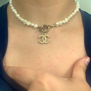 Elegant White pearl necklace